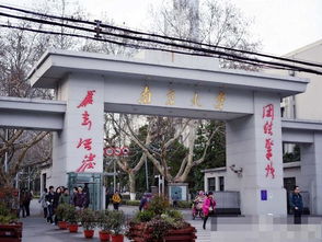 南京大学90后门卫小哥颜值高走红帅哭网友